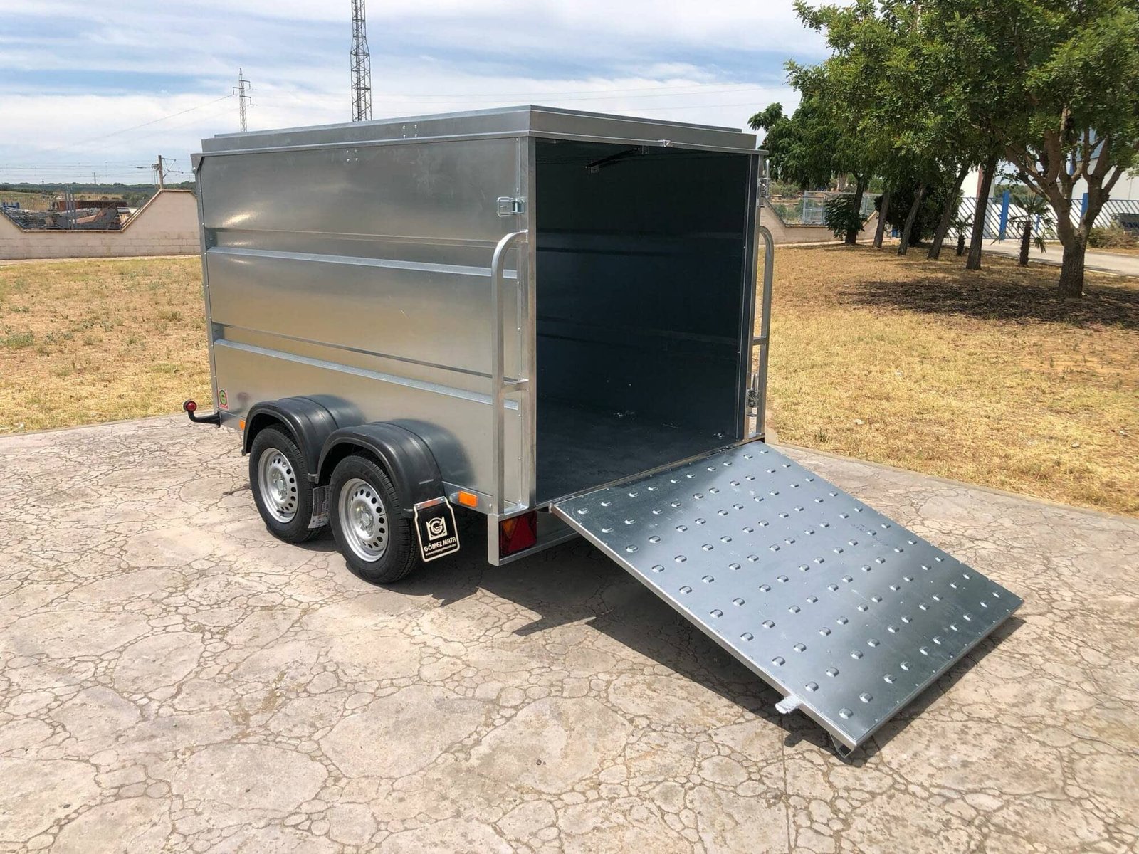 remolque caja cerrada